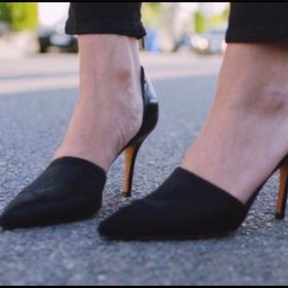 ⚫️ VINCE “Claire” calf hair heel ⚫️